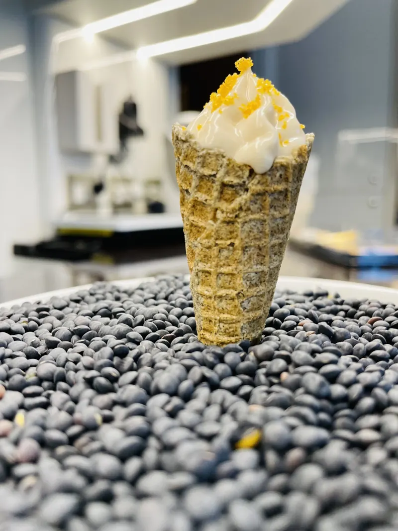 Wakame cone, taramosalata